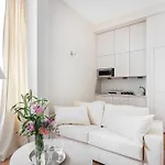 Hoża Luxury Apartments